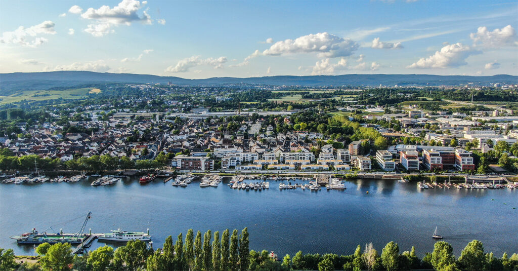 Luftaufnahme Wiesbaden-Biebrich am Rhein – Immobilien kaufen, verkaufen & vermieten mit Main Zentrum Immobilien
