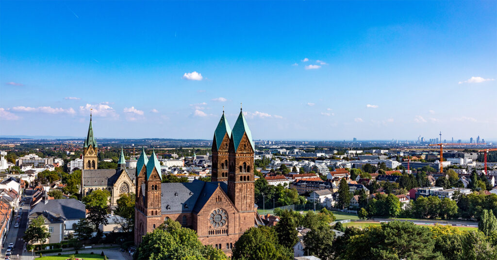 Panoramaaufnahme Offenbach am Main – Ihr Immobilienmakler Main Zentrum Immobilien im Rhein-Main-Gebiet