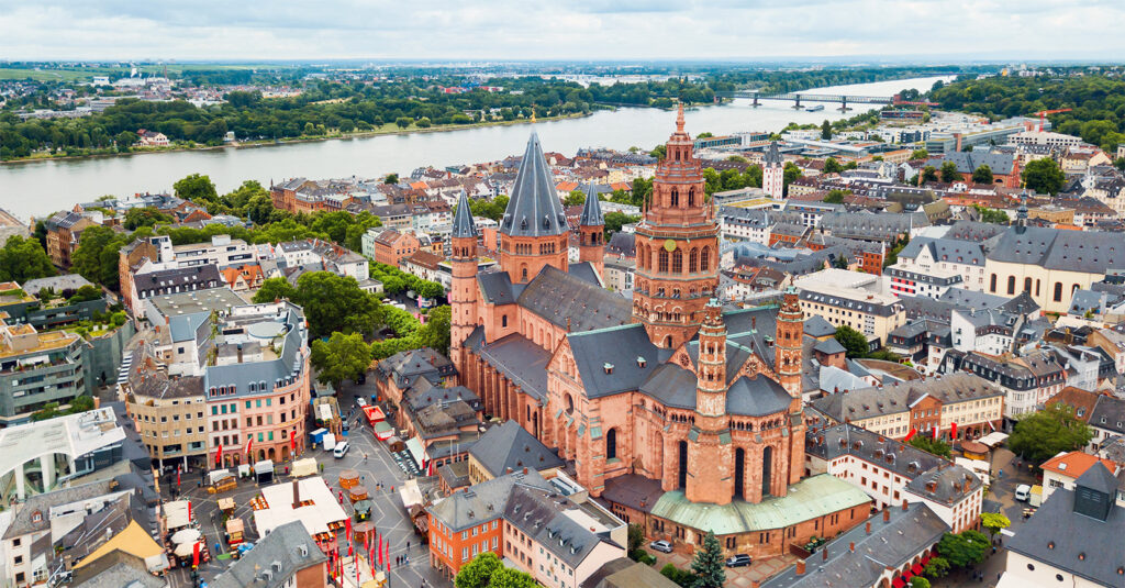 Luftaufnahme von Mainz am Rhein – Ihr Immobilienmakler Main Zentrum Immobilien vor Ort